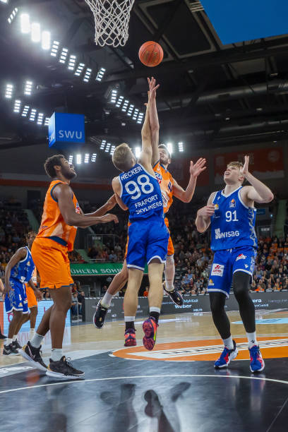 右一场欧冠 右一场欧冠